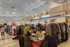 Held in early August at the heart of Bandung, this year's the Indonesia Batik & Craft Festival 2025 brings together nearly 100 participants. (Photo: VNA)