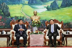 Lao Party General Secretary and President of Laos Thongloun Sisoulith and Vietnamese Deputy Prime Minister Nguyen Chi Dung (L) at their meeting in Vientiane on July 9 (Photo: VNA)