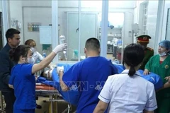 Victims are rushed to hospital for emergency aid.(Photo: VNA)