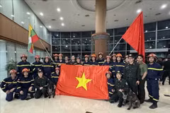The Vietnamese rescue team from the Ministry of Public Security arrive in Myanmar on March 30 evening. (Photo published by VNA)