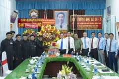 The delegation of An Giang leaders and representatives of the Central Executive Board of the Hoa Hao Buddhist Sangha at the event on June 11. (Photo: VNA)