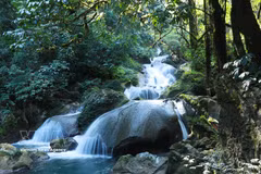 Nam Luc waterfall is situated in Nam Luc 2 village, more than 20 kilometres from the centre of Sin Ho commune, at an altitude of 1,600-1,800 metres above sea level. (Photo: VNA)