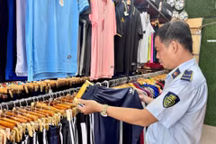 Ho Chi Minh City Market Surveillance Department inspects business establishments in Cu Chi (Photo: VNA)
