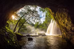 Many Vietnamese travellers love to plan the trip by themselves even when it requires a lot of time. (Photo courtesy of Booking.com)