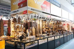 A Vietnamese booth showcasing handicraft products. (Photo: VNA)