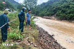 The bomb is found beneath the Nam Mo River in Pung village, Tuong Duong Commune. (Photo: VNA)