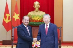 General Secretary of the Communist Party of Vietnam (CPV) Central Committee To Lam (R) receives LPRP's Politburo member and Deputy Prime Minister Kikeo Khaykhamphithoune in Hanoi on October 27. (Photo: VNA)