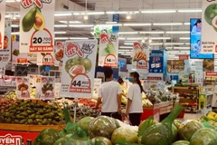 In March, CPI sees a slight decrease of 0.03% compared to February, mostly thanks to the reduction of petrol and rice prices (Photo: VietnamPlus)