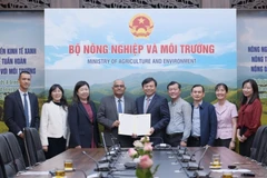The Ministry of Agriculture and Environment receives the Asian Development Bank's formal confirmation of an emergency international assistance package worth 2 million USD to help address the severe impacts of recent flooding in central Vietnam. (Photo: nongnghiepmoitruong.vn)