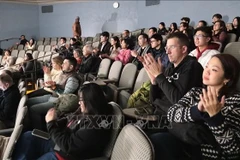 Audiences at the screening of the documentary "Once Upon a Bridge In Vietnam" at Harvard University (Photo: VNA)