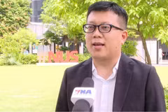 Associate Professor Dr Luu Anh Tuan of the College of Computing and Data Science at Nanyang Technological University, talks to the Vietnam News Agency. (Photo: VNA)
