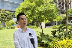 Dr Ha Son Tung, deputy head of the department for advanced optical technologies at Singapore’s Agency for Science, Technology and Research, speaks to Vietnam News Agency correspondents in Singapore. (Photo: VNA)