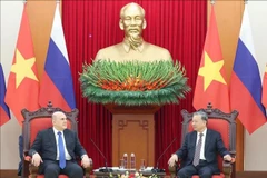 Party General Secretary To Lam (right) gives a reception in Hanoi on January 14 for visiting Russian Prime Minister Mikhail Vladimirovich Mishustin. (Photo: VNA)