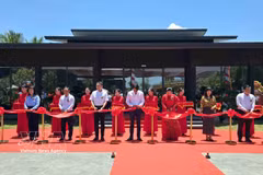 Delegates cut the ribbon to inaugurate Mikazuki Villas – The Ryokan, part of the Da Nang Mikazuki Japanese Resorts & Spa project, on June 1. (Photo: VNA)