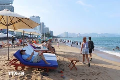 With its long, white sand coast, Nha Trang attracts both domestic and international tourists. (Photo: VNA)