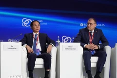 Deputy Prime Minister Bui Thanh Son (L) at the first plenary session of the 8th Russian Energy Week International Forum in Moscow. (Photo: VNA)