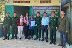 A new house is transferred to a family in Kon Tum. (Photo: VNA)