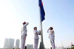 The ASEAN flag-hoisting ceremony on the occasion of the founding anniversary of ASEAN on August 8. (Photo: VNA)