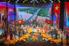 The performance “Mekong - New Era” by the art troupes from the Vietnam Border Guard Command and the Royal Cambodian Army (Photo: VNA)
