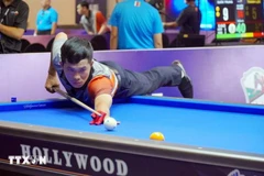 Duong Thanh Luan competes at International 3-Cushion Carom Billiards SCTV Cup 2025 (Photo: VNA)