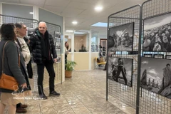 Visitors at the photo exhibition “The Sea Within Us” (La mer en nous) at the City Hall of Châteaudun. (Photo: VNA)