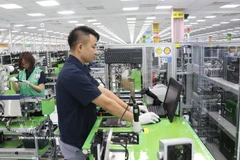 Workers at Samsung Electronics Vietnam Co., Ltd., in Yen Phong Industrial Park, Bac Ninh province during their shift. (Photo: VNA)