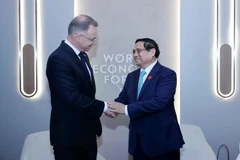 Prime Minister Pham Minh Chinh (R) meets with Polish President Andrzej Duda during the World Economic Forum (WEF)'s 15th annual meeting of the New Champions in Dalian, China, on June 25, 2024. (Photo: VNA)