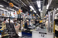 Workers at Toyota Boshoku Hanoi Co., Ltd in Phu Tho province (Photo: VNA)