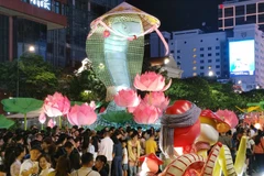 Nguyen Hue Flower Street 2025 is open to the public until 9pm on February 2, or the fifth day of the lunar new year (Photo: VNA)