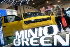 Visitors look at the VinFast Minio Green, the smallest electric vehicle produced by the Vietnamese automaker, at the Gaikindo Jakarta Auto Week in Tangerang, Banten, on November 22 (Photo: Antara)
