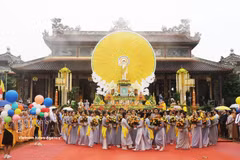 A ritual of Vesak 2025 takes place on May 12, 2025 at Tu Dam pagoda in Hue city.(Photo: VNA)