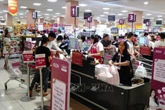 People go shopping at Aeon Mall Binh Duong. (Photo: VNA)