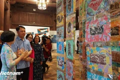 Artists visit the exhibition at Van Mieu – Quoc Tu Giam (Photo: VNA)