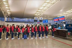 Vietnam Airlines prioritises check-in procedures for Vietnamese athletes at Noi Bai International Airport on December 7. (Photo: VNA)