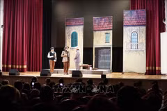 The play, “The 72nd Petition”, is staged at the Grand Hall of the Financial University in Moscow on July 17. (Photo: VNA)
