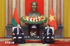 State President Luong Cuong (right) and Chairman of the House of Representatives of the National Assembly of Belarus Igor Sergeyenko (Photo: VNA)
