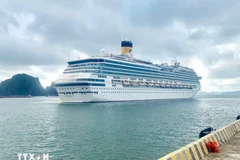 Italian cruise ship Costa Serena visits Ha Long Bay. (Photo: VNA)