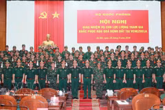 General Nguyen Tan Cuong, Chief of the General Staff of the Vietnam People’s Army (VPA) and Deputy Minister of National Defence, and officers and servicemen departing for mission in Venezuela (Photo: VNA) 
