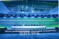 Chinese conglomerate Shandong Heavy Industry launches the initiative "Co-creating a new ecosystem for green and intelligent equipment" at its Global Partners Conference and Green Intelligent Products Exhibition in Hanoi. (Photo: VNA)