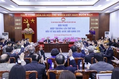 At the Presidium of the Vietnam Fatherland Front (VFF) Central Committee's second consultative conference on February 2, 100% of delegates voted in favour of the list of 217 candidates. (Photo: dantri.com.vn)