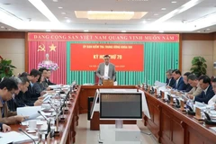 Tran Sy Thanh, a member of the Party Central Committee and head of its Inspection Commission, chair the commission's 70th meeting in Hanoi on December 16. (Photo: VNA)