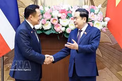 National Assembly Chairman Tran Thanh Man (R) and Thai Prime Minister Anutin Charnvirakul. (Photo: VNA)