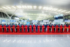 Delegates cut a ribbon to inaugurate the expanded Terminal T2 at Noi Bai International Airport in Hanoi on December 19, 2025. (Photo: VNA) 