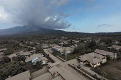 Ask from the eruption of the Mount Lewotobi Laki-Laki in eastern Indonesia. (Photo: Xinhua/VNA)