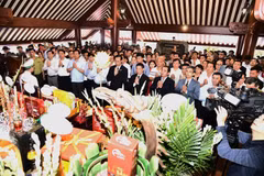 The incense-offering ceremony is held at the Ho Chi Minh Temple on the peak of Mount Vua on September 12. (Photo: baochinhphu.vn)