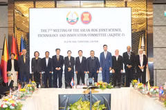 Participants in the 7th Meeting of the ASEAN – RoK Joint Science, Technology and Innovation Committee (AKJSTIC-7) in Vientiane, Laos, on June 24, 2026. (Photo: VNA)