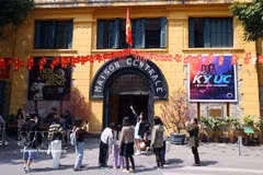 The Hoa Lo Prison historical site is a popular destination among visitors (Photo: VNA)