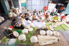 A view of Xuan Loc traditional conical hat craft village in Thanh Hoa province (Photo: VNA) 