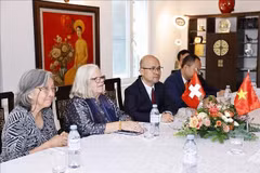 Anjuska Marija Weil (second, left), President of the Switzerland–Vietnam Friendship Association. (Photo: VNA)