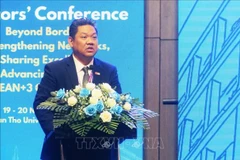 Associate Prof. Dr. Thanapan Laiprakobsup, Executive Director of the ASEAN University Network, speaks at the event (Photo: VNA)